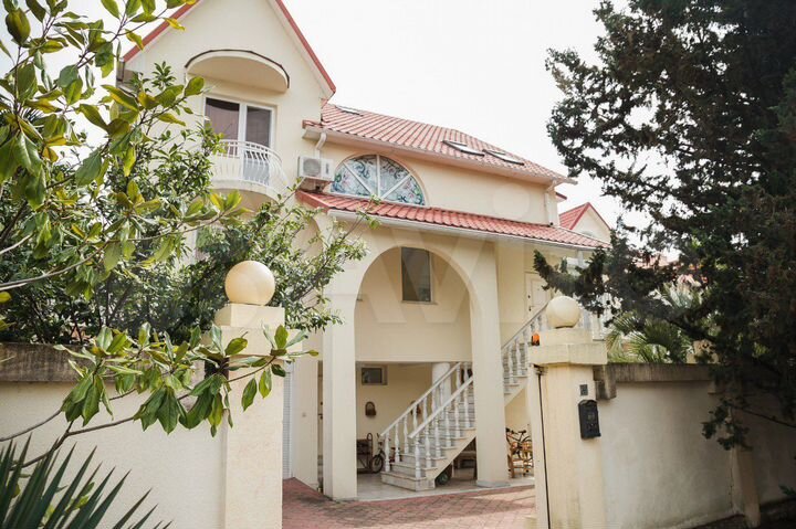 Дом 300 м² на участке 5 сот.