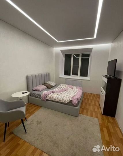 Кровать с молдингом