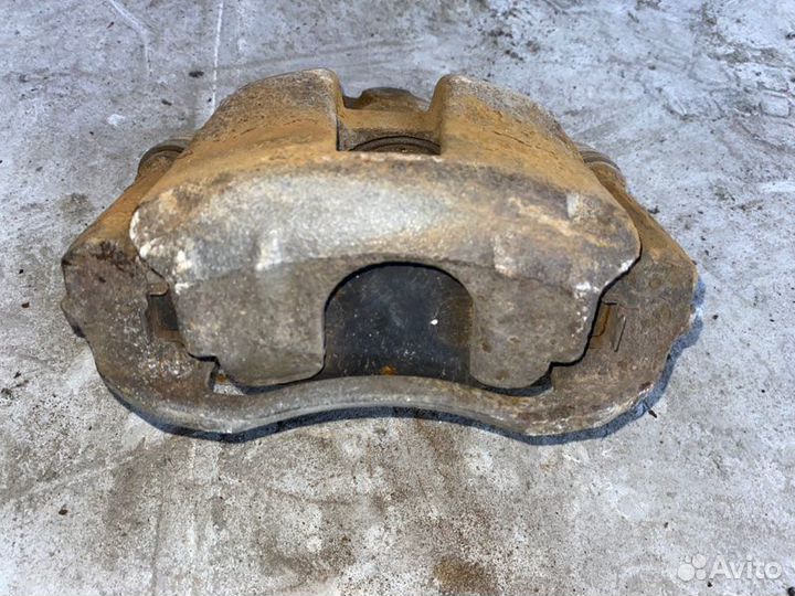 Суппорт передний правый Geely Emgrand Ec7 FE1