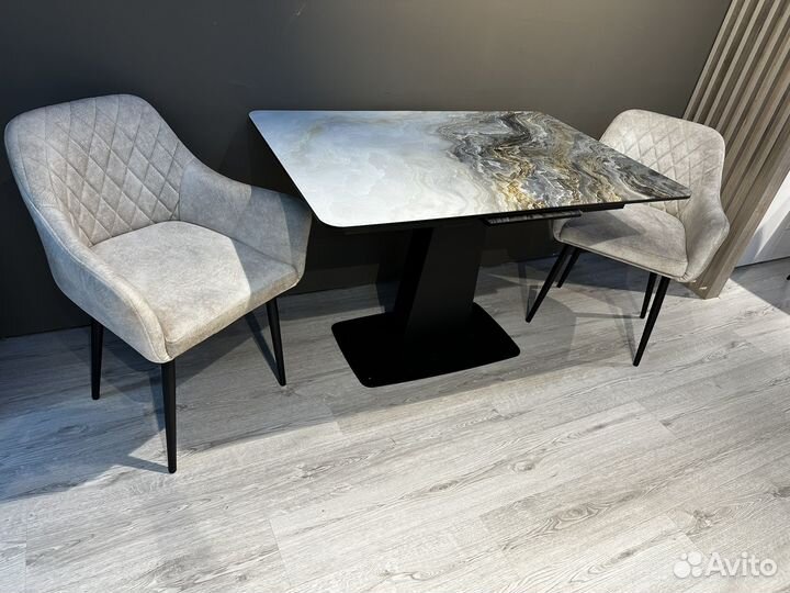 Кухонный стол и стулья