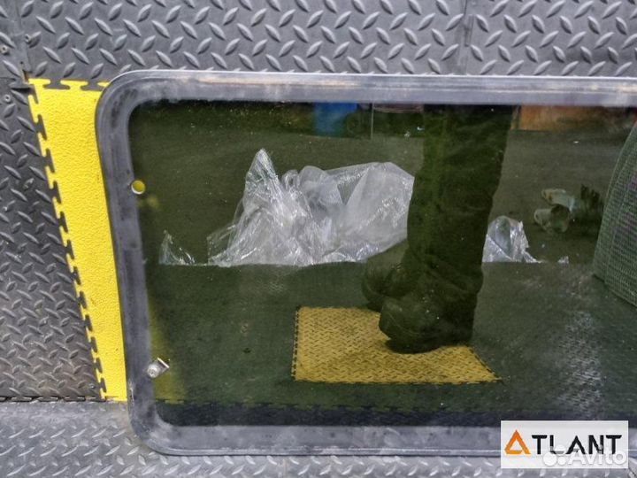 Стекло двери задний правый toyota granvia