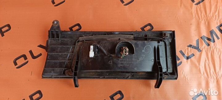 Стоп вставка левый Toyota Hiace KZH106 1KZ-TE