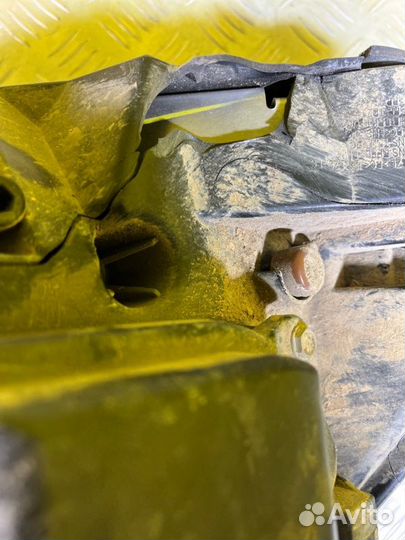 Фара левая Dodge Ram Iv (2008-2019) 5.7 I EZN 2014