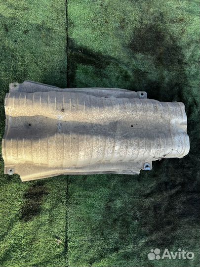 Тепловой экран глушителя Lexus LS460 4.6