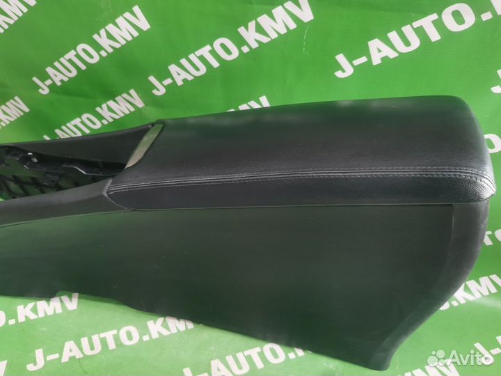 Подлокотник Toyota Avensis