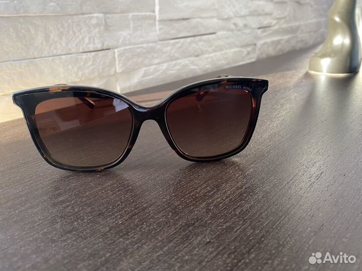 Солнцезащитные очки