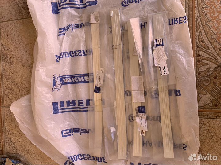 Накладки на пороги на Mercedes W221