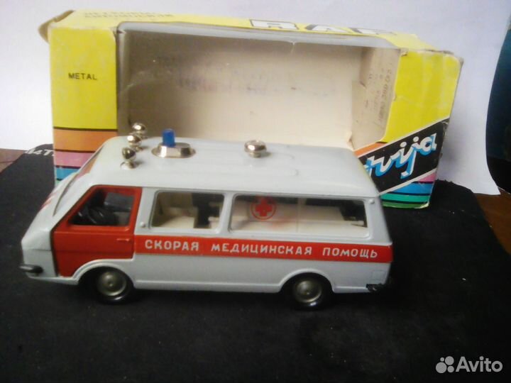 Модель раф-М 22031 (скорая помощь)