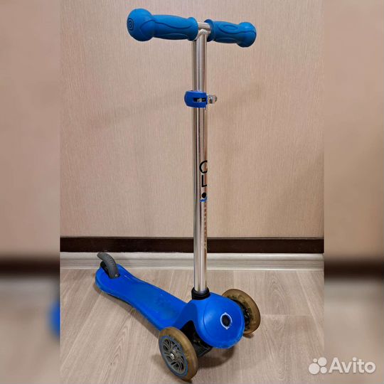 Самокат Globber со свет.колесами синий