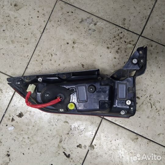 Фонарь задний левый lexus LX570