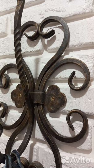 Кованная настенная вешалка