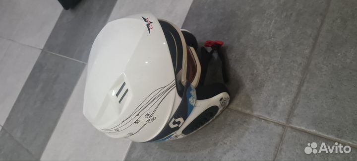 Горнолыжный шлем