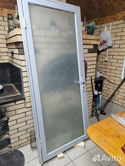 Дверь алюминиевая 83Х205