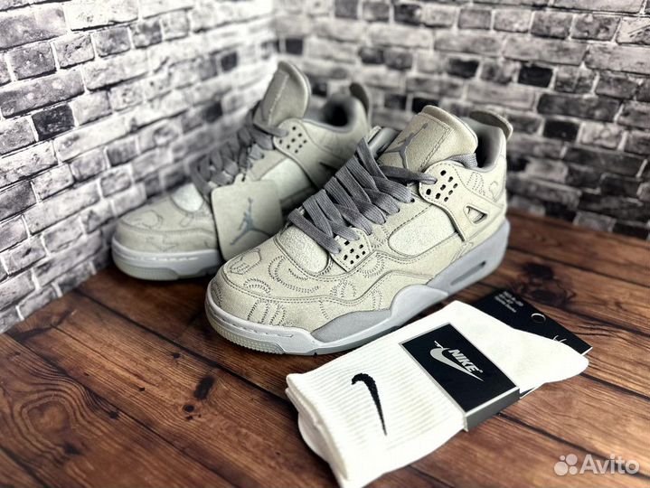 Кроссовки Nike Air Jordan 4 Retro Kaws зимние