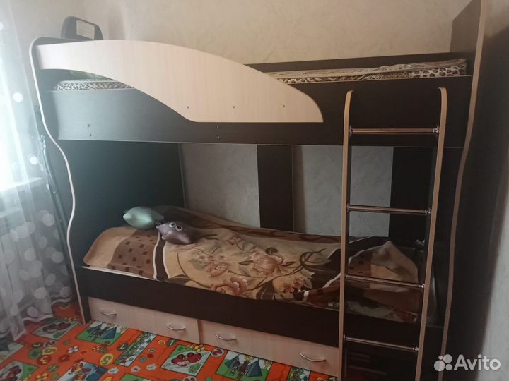 Кровать двухьярусная