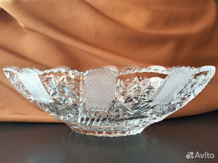 Вазы хрустальные. Цены в тексте