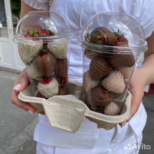 Клубника в шоколаде в стаканчике