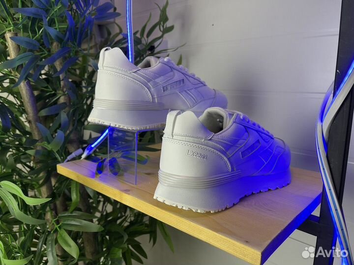 Кроссовки Reebok LX2200