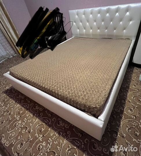 Кровать двухспальная бу и шкаф