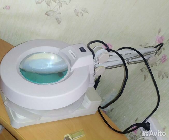 Лампа для мастерских с лупой YH 288 115мм 5D 22в