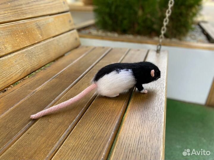 Игрушка вязаная крыса на заказ по фото