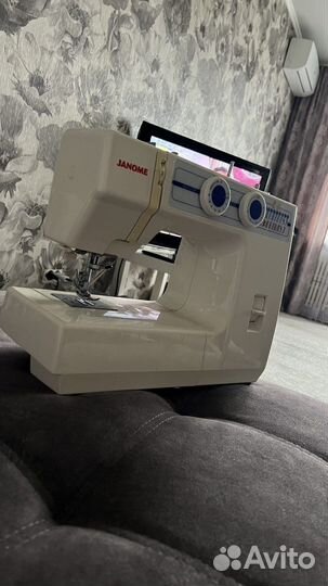 Швейная машина Janome