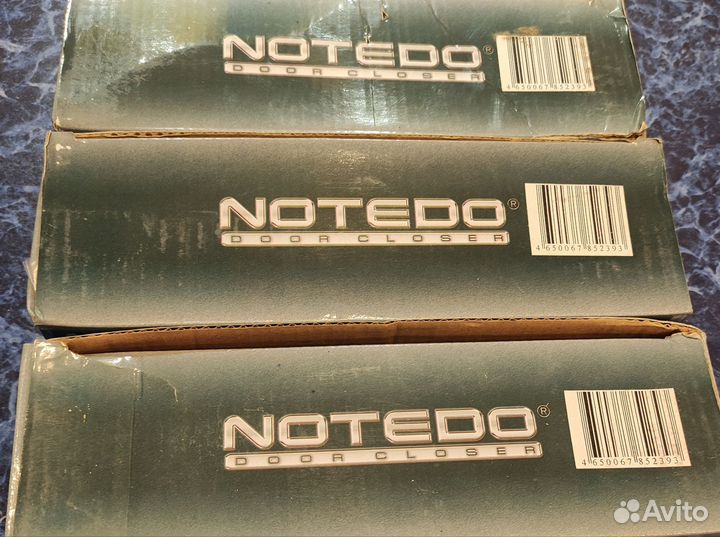 Дверной доводчик