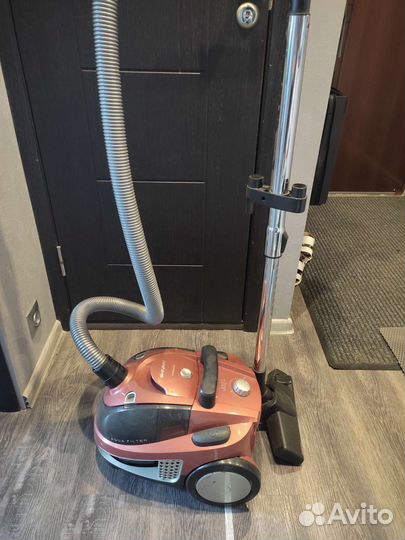 Пылесос Shivaki 1800 W