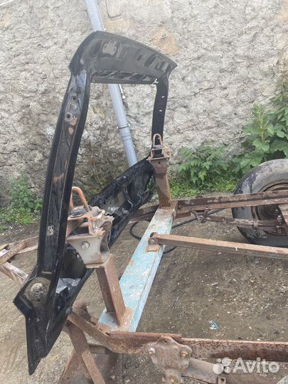 Крышка багажника LC 200