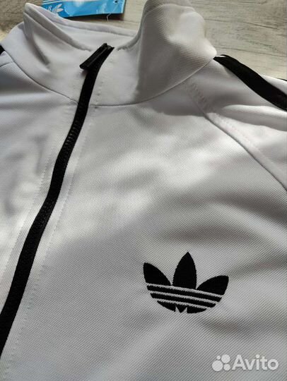 Спортивный костюм adidas