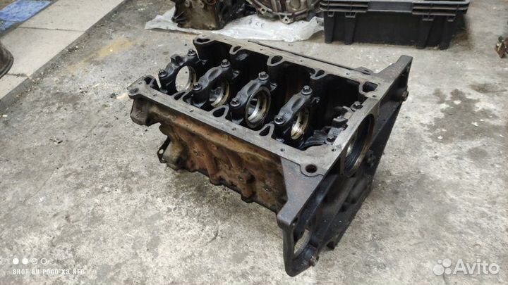 Блок цилиндров Opel Astra H 1.6 16V Z16XER