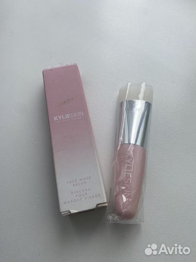 Кисть kylieskin (by Kylie Jenner)