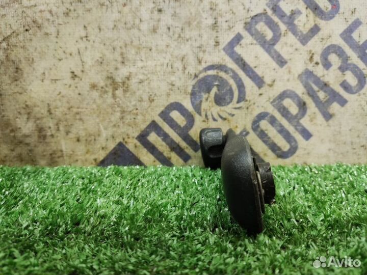 Ручка стеклоподъемника Toyota Avensis универсал