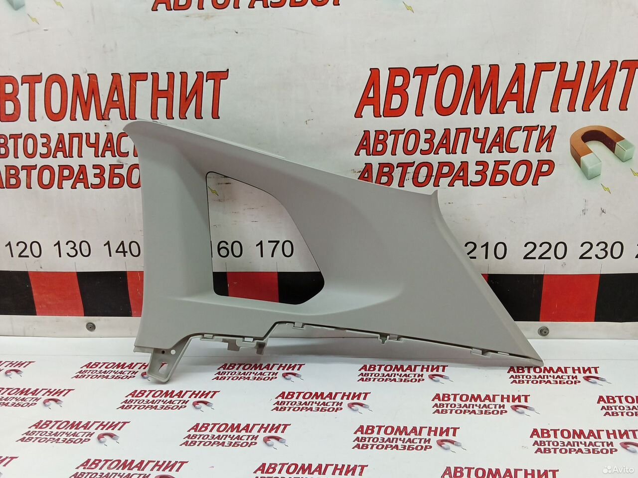 Обшивка задней стойки правая Фольксваген Тигуан 2