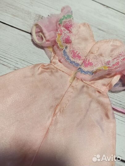 Платье для кукол формата Барби