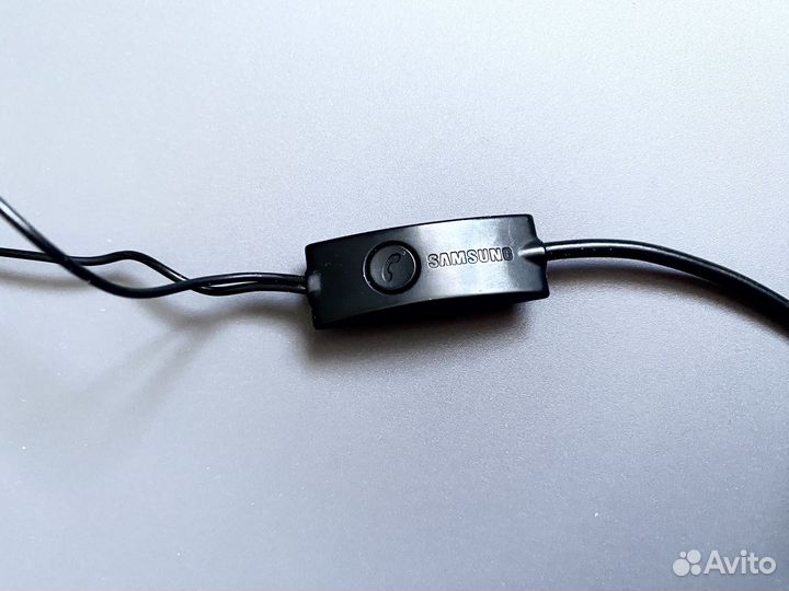 Проводные наушники Samsung