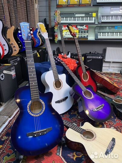 Акустическая гитара с вырезом