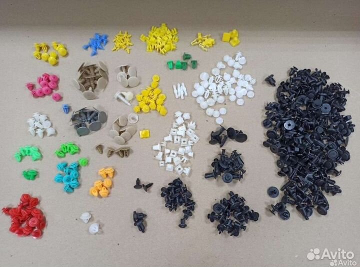 Клипсы для автомобиля