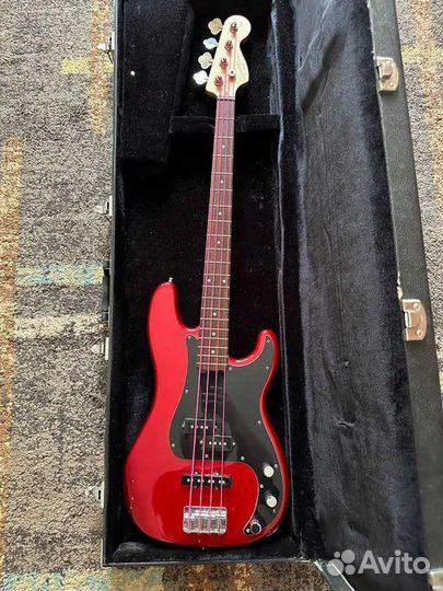 Бас гитара squier