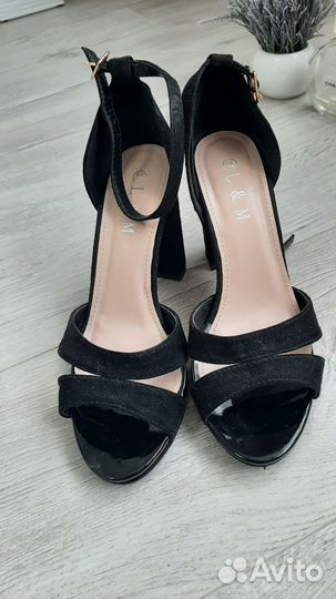 Продаю босоножки