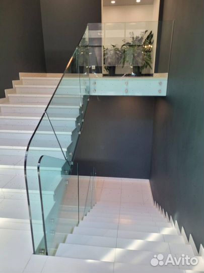 Стеклянные перила для лестниц