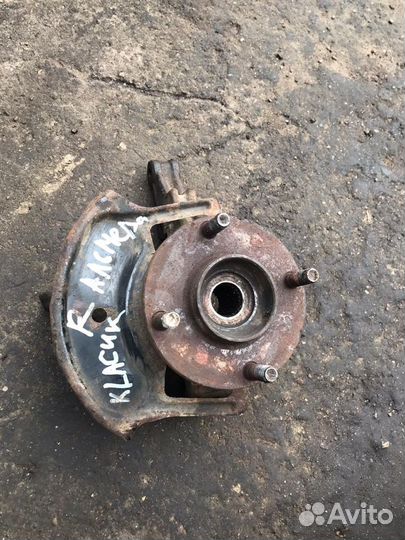 Кулак поворотный правый Nissan Almera Classic, I