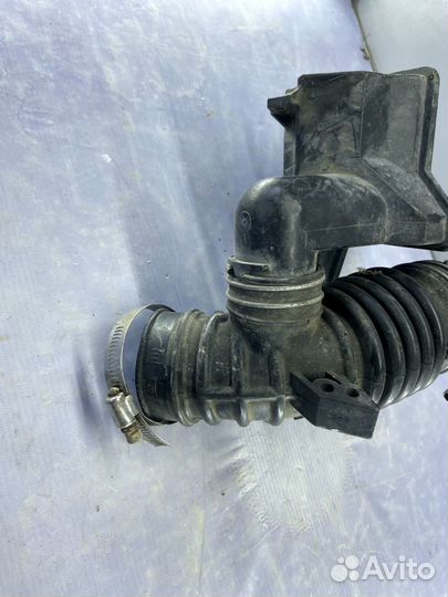 Патрубок воздушного фильтра Nissan Wingroad Y11