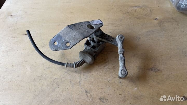 Датчик положения кузова Bentley Continental GT