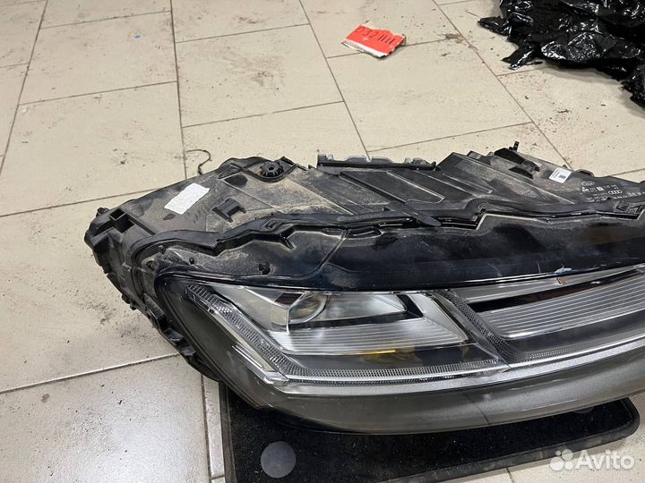 Фара передняя правая Audi Q7 4m LED USA