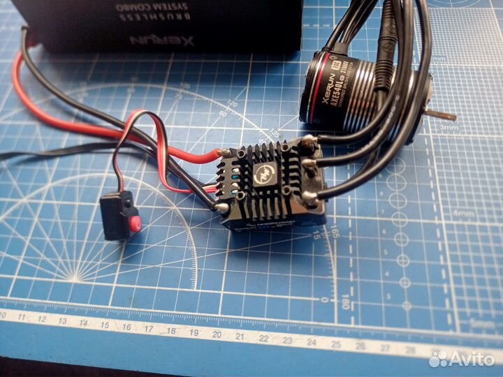 Hobbywing AXE540L 2100KV 1/10 трофи