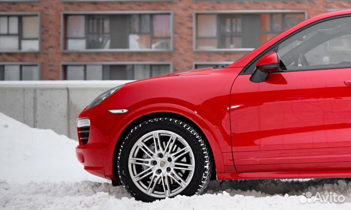 Аренда Porsche Cayenne S II (2010—2014) от одной минуты в Москве