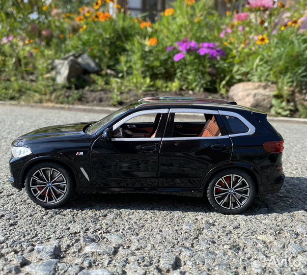 Коллекционная машинка BMW X5 M 1:24