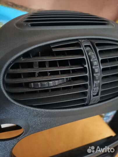 Центральная консоль торпеды Калина1