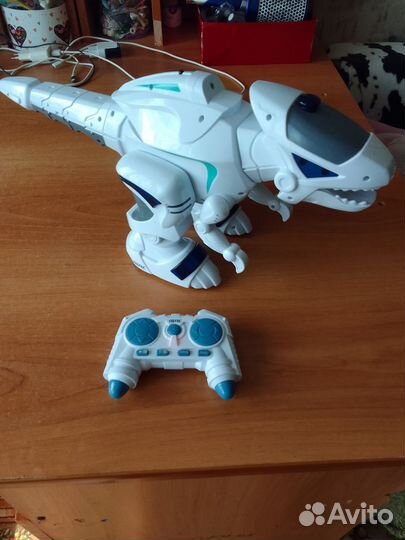 Робот динозавр
